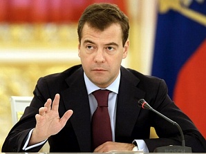 Дмитрий Медведев — Регионы должны составить списки домов для капремонта по годам